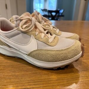 Women’s 1972 Nike edition sand/cream